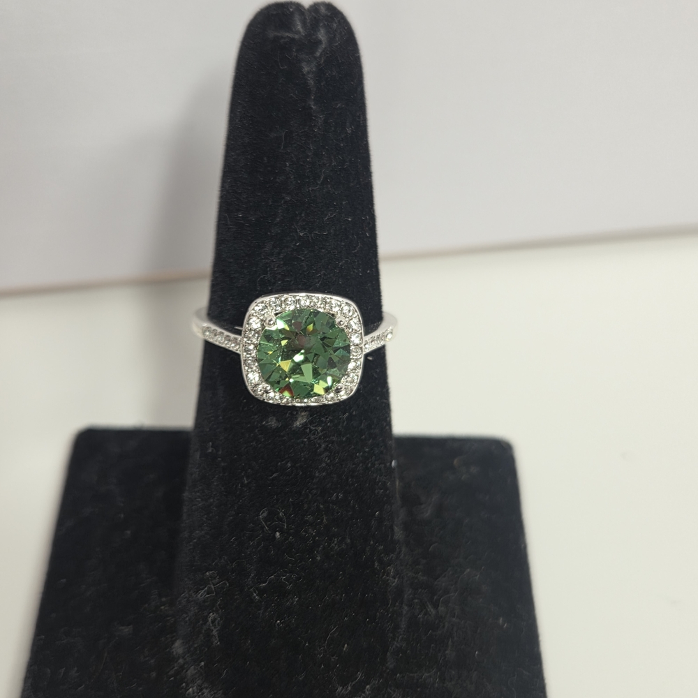 brilliant emerald green faceted halo rhinestone rings prong set sz 7 silver tone